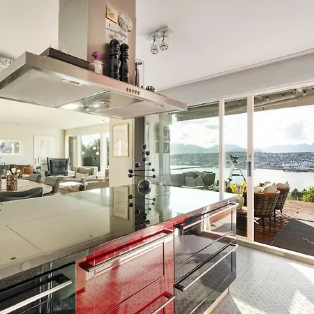 Exclusive With Spectacular Views And Jacuzzi * ترومسو