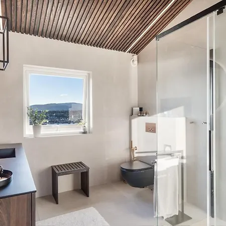Exclusive With Spectacular Views And Jacuzzi فيلة ترومسو